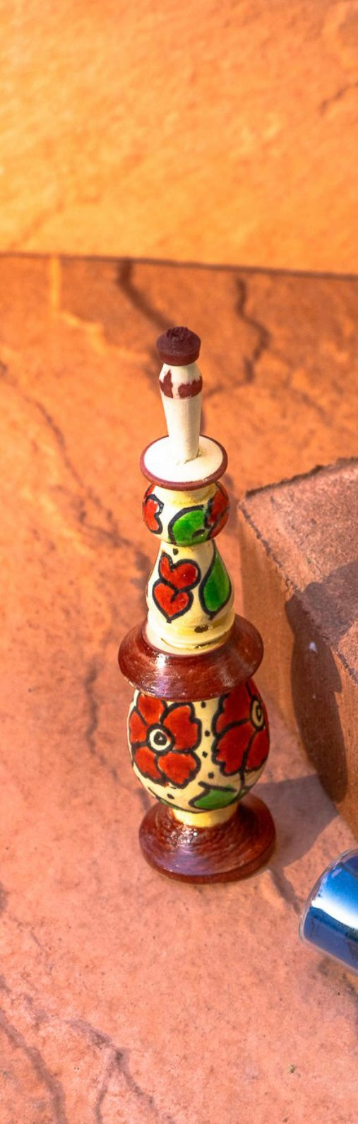 Hand crafted khol container