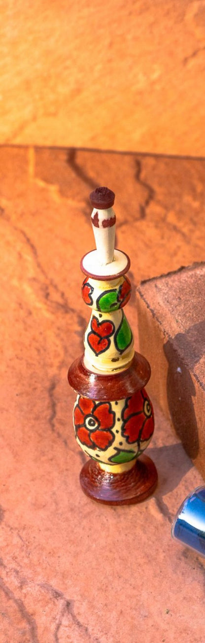 Hand crafted khol container